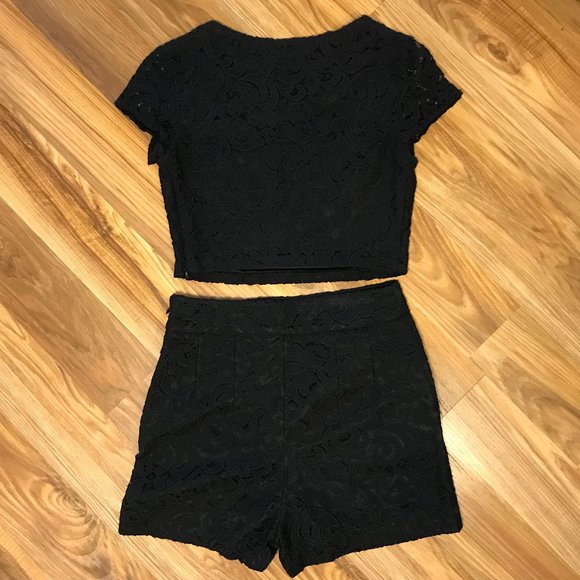 Two Piece Lace Short Outfit - Picture 3 of 3